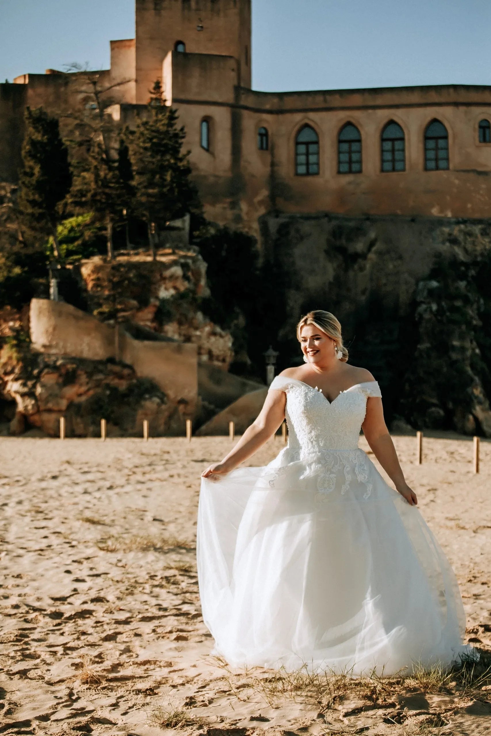 Beach Wedding Dresses Plus Size Off Shoulder V-Neck Lace Up Back Bride Gowns Lace Applique A-Line vestidos de novia