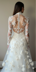 Elegant illusion-back bridal gown with sheer floral lace, long sleeves, and a softly draped skirt – a perfect combination of vintage charm and modern elegance. | فستان زفاف بظهر شفاف مزين بالدانتيل وأكمام طويلة لمظهر زفاف فاخر ورومانسي | Vestido de novia con espalda transparente de encaje y mangas largas – sofisticado y romántico. | Robe de mariée avec dos en dentelle transparente et manches longues – idéale pour une mariée élégante et intemporelle.