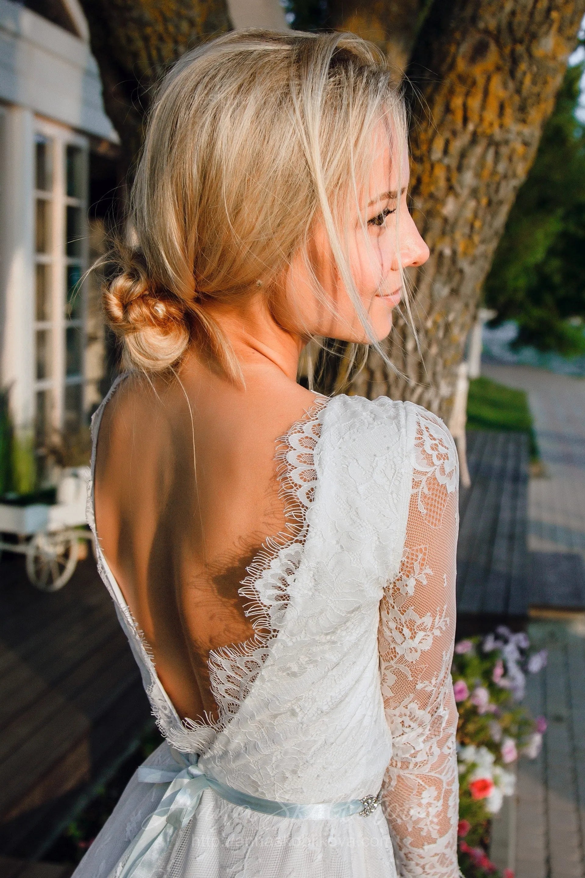 Boho New Lace Short Wedding Dresses With Long Sleeves A-line Low V Back Bridal Gowns Above Knee Length Robe de mariée Boho Short Wedding Dress