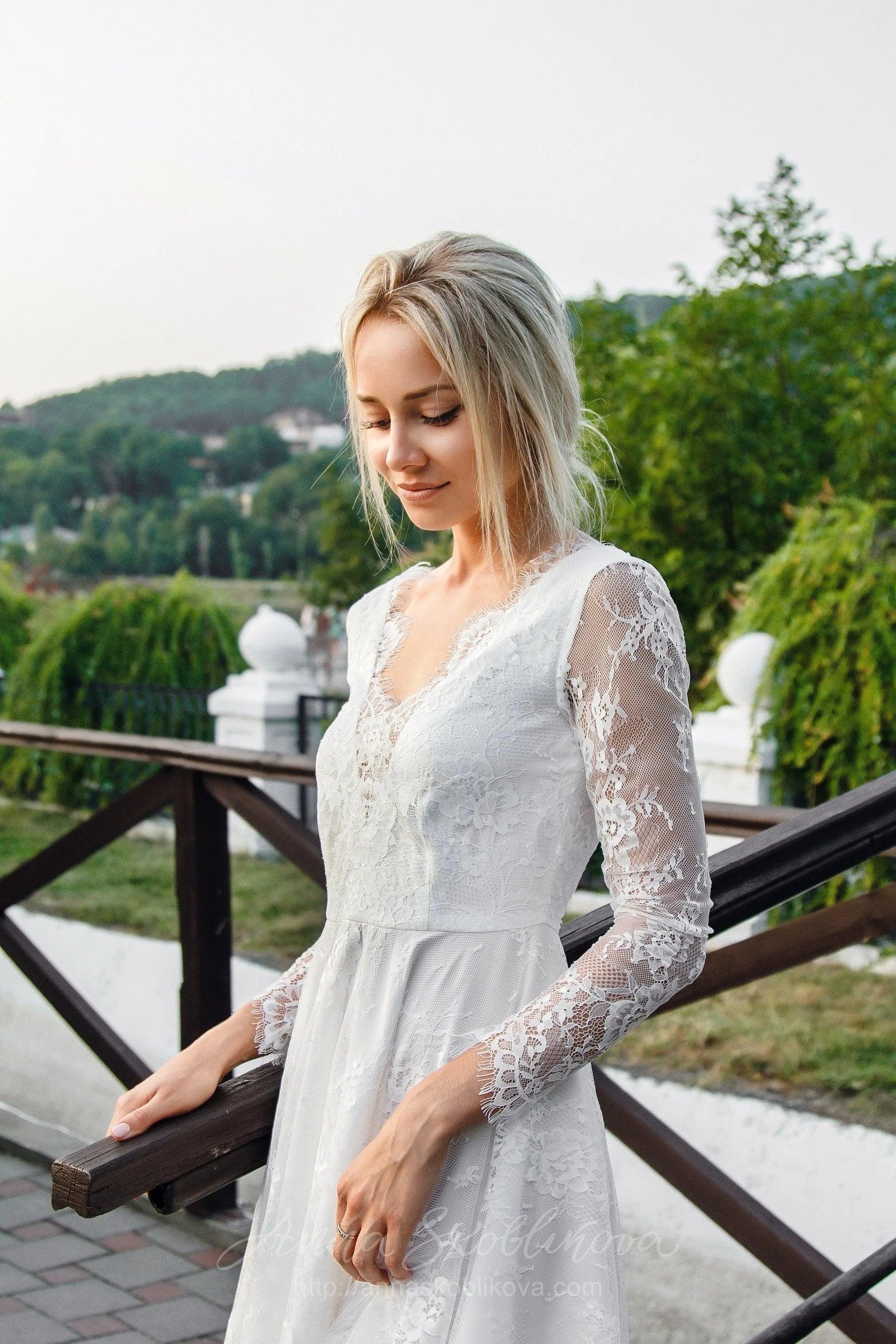 Boho New Lace Short Wedding Dresses With Long Sleeves A-line Low V Back Bridal Gowns Above Knee Length Robe de mariée Boho Short Wedding Dress