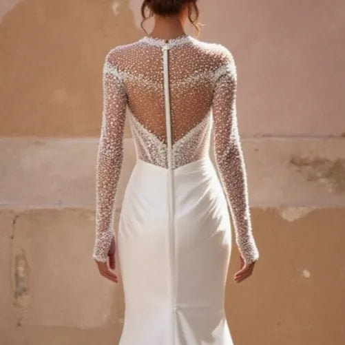 Classic Mermaid Wedding Gown with a Figure-Hugging Silhouette